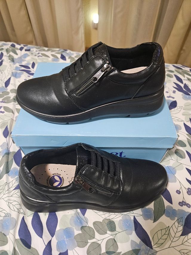 Zapatos Comfeet Talla 41 Negros Nuevos