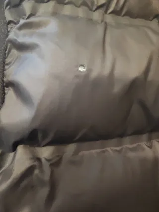 Chaqueta Zara negra acolchada mangas neopreno