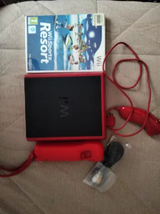 Nintendo Wii Mini Roja + Wii Sports Resort