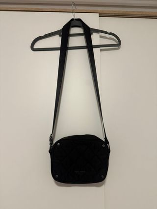 Bolso bandolera acolchado negro