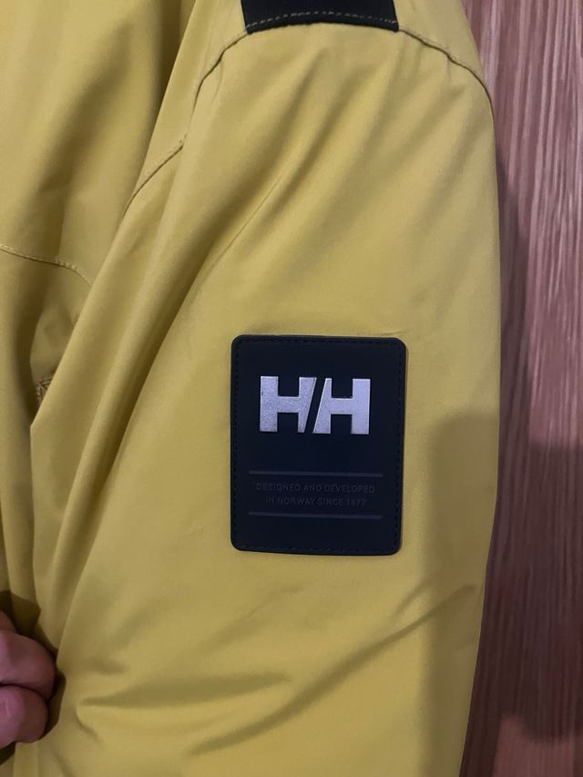 Chaqueta Helly Hansen con Capucha y Pelo
