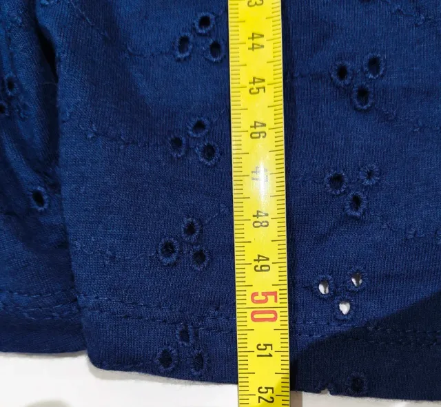 Camiseta corta azul con botones