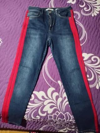 Pantalón vaquero Formula Joven con raya lateral