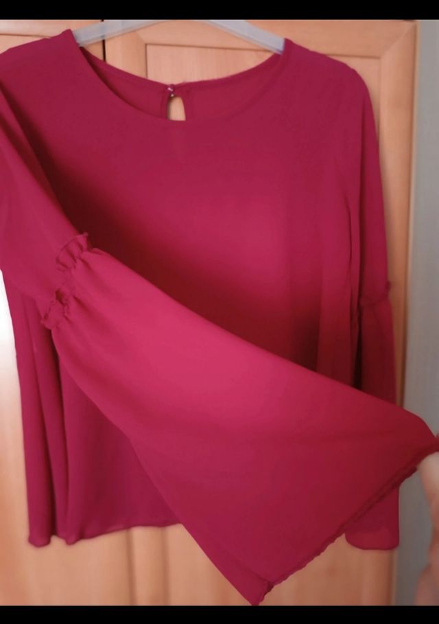 Blusa manga larga y acampanadas.