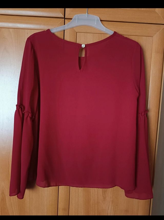 Blusa manga larga y acampanadas.