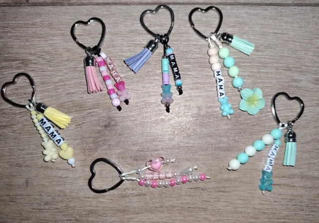 Llavero Mamá con cuentas y abalorios
