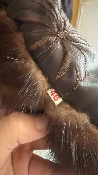 Abrigo piel sintético marrón oscuro