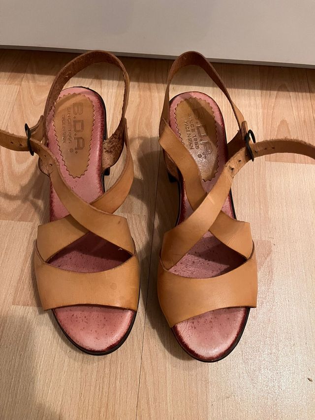 Sandalias  B.D.A. Piel Tacon Alto color Mostaza