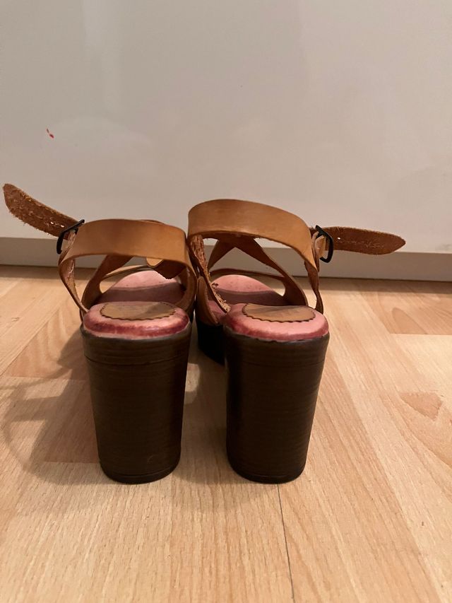 Sandalias  B.D.A. Piel Tacon Alto color Mostaza