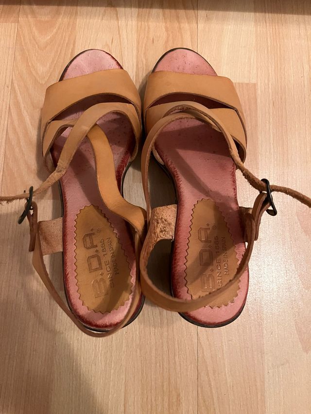 Sandalias  B.D.A. Piel Tacon Alto color Mostaza