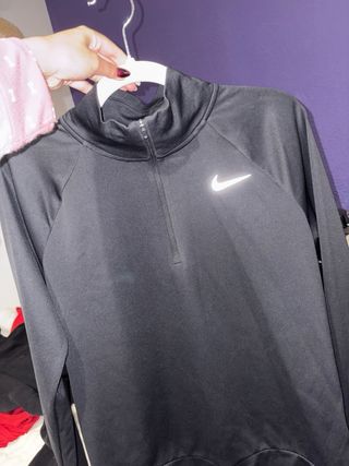 Sudadera deportiva Nike negra