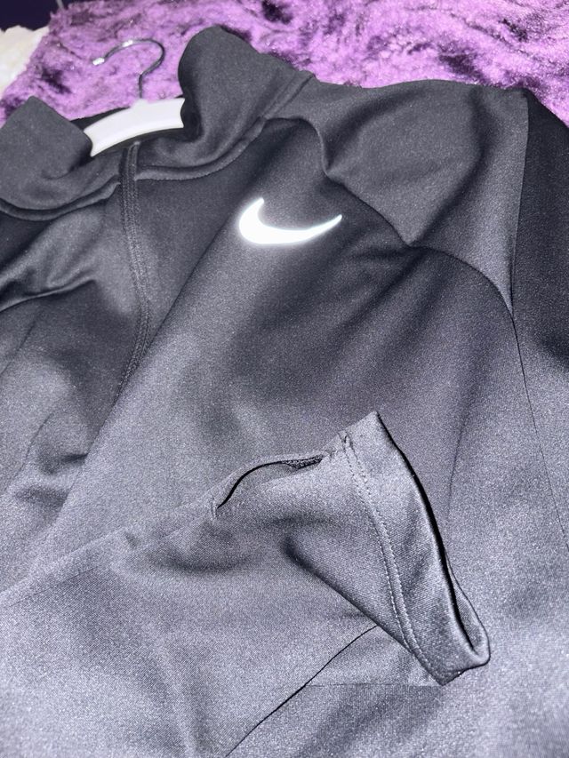 Sudadera deportiva Nike negra