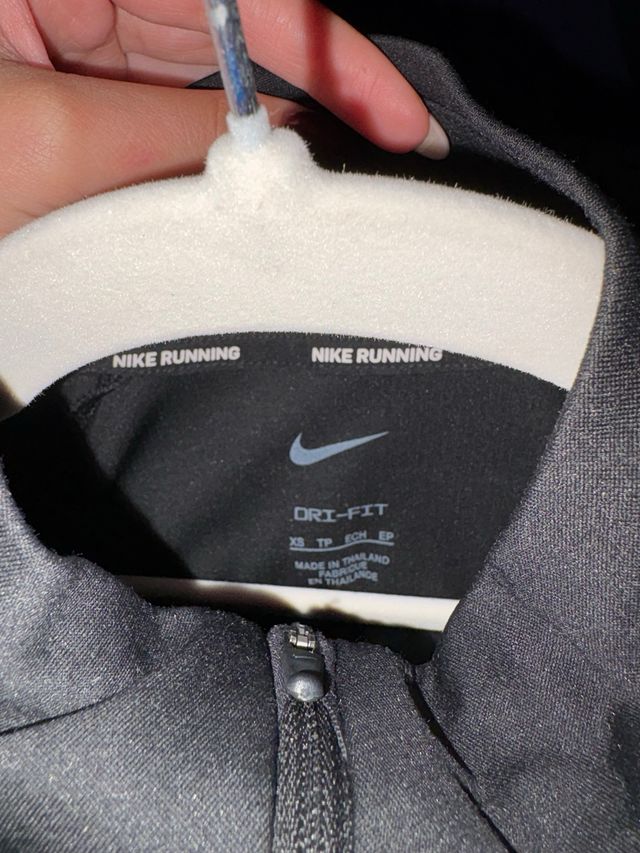 Sudadera deportiva Nike negra