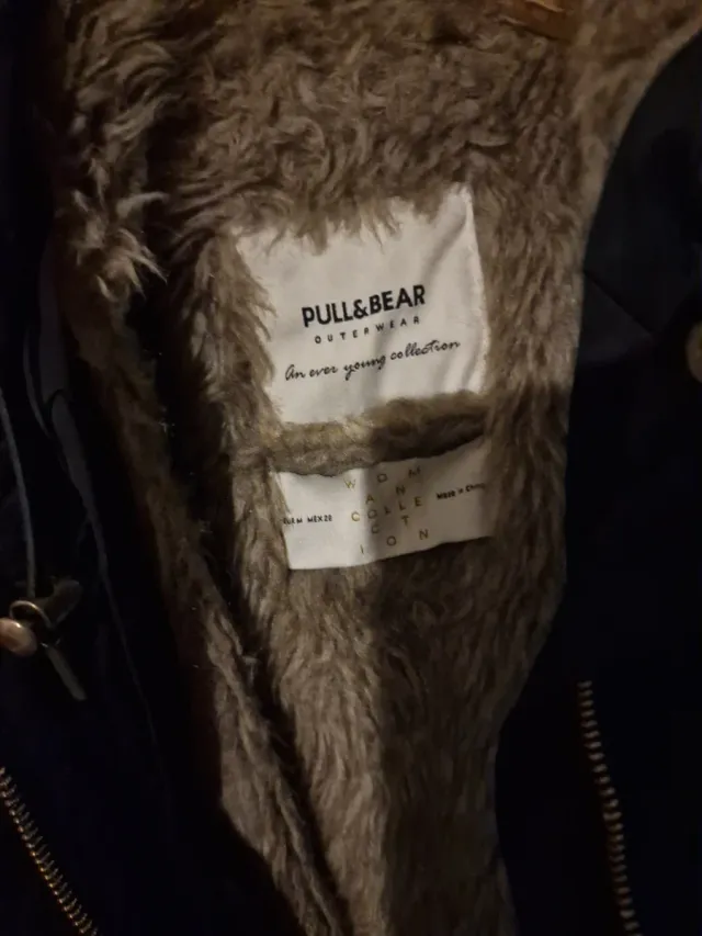 Chaqueta negra muy abrigadita en muy bien estado