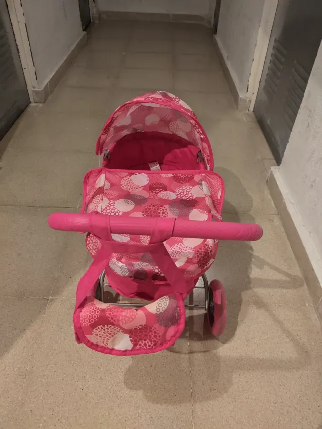 Carrito de bebé de juguete rosa