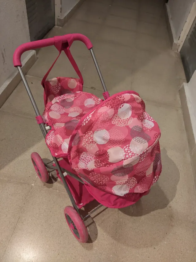Carrito de bebé de juguete rosa