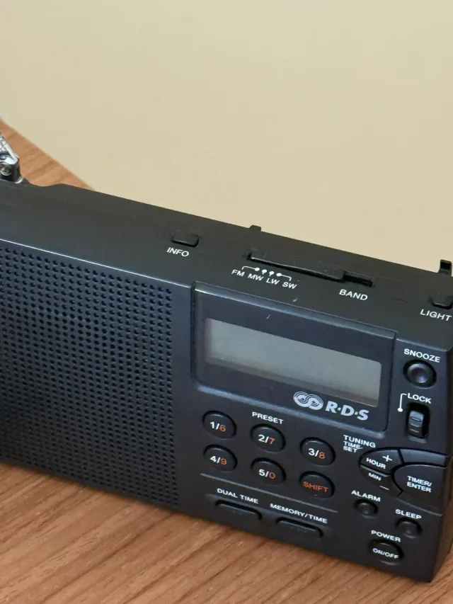 Radio RDS Portátil FM MW LW SW