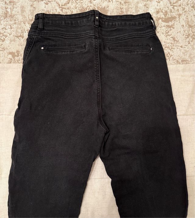 Pantalón pitillo Naf Naf negro