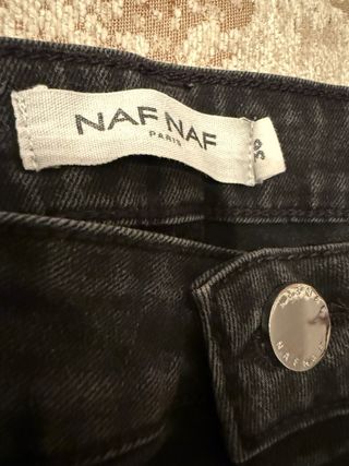 Pantalón pitillo Naf Naf negro