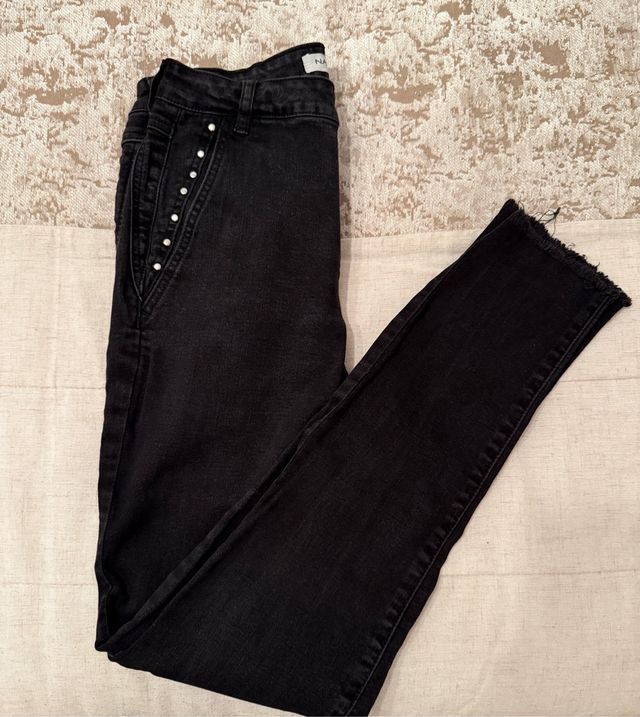Pantalón pitillo Naf Naf negro