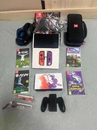 Nintendo Switch Oled Pokémon púrpura Semi Nueva.