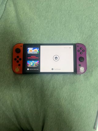 Nintendo Switch Oled Pokémon púrpura Semi Nueva.