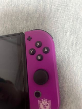Nintendo Switch Oled Pokémon púrpura Semi Nueva.