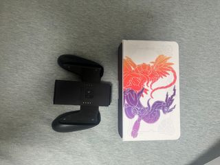 Nintendo Switch Oled Pokémon púrpura Semi Nueva.