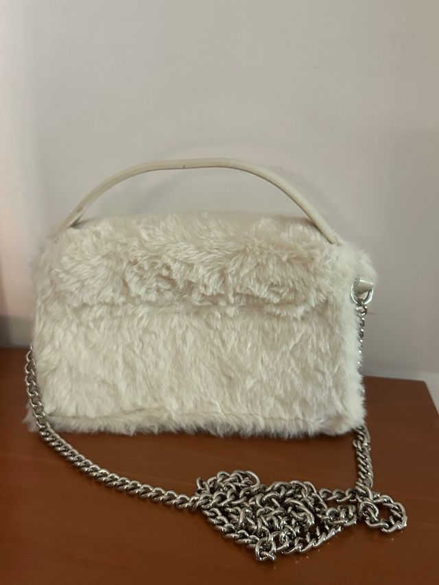 Bolso de pelo blanco Stradivarius