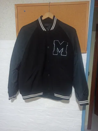 Chaqueta Bomber Negra con 'M'