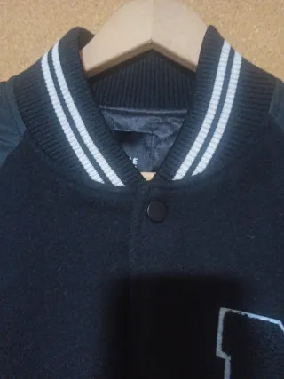 Chaqueta Bomber Negra con 'M'