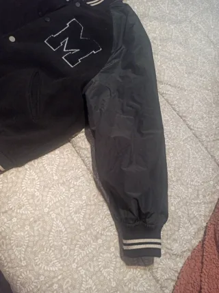 Chaqueta Bomber Negra con 'M'