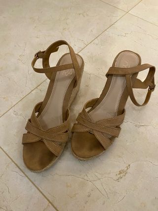 Cuñas beige paja talla 41 tacones 