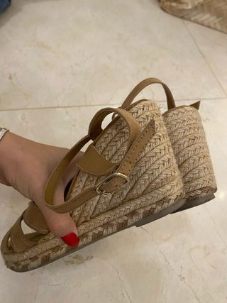 Cuñas beige paja talla 41 tacones 