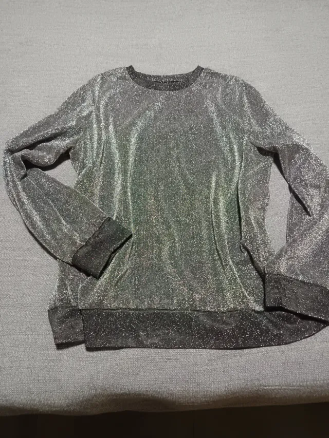 Jersey plateado tipo sudadera