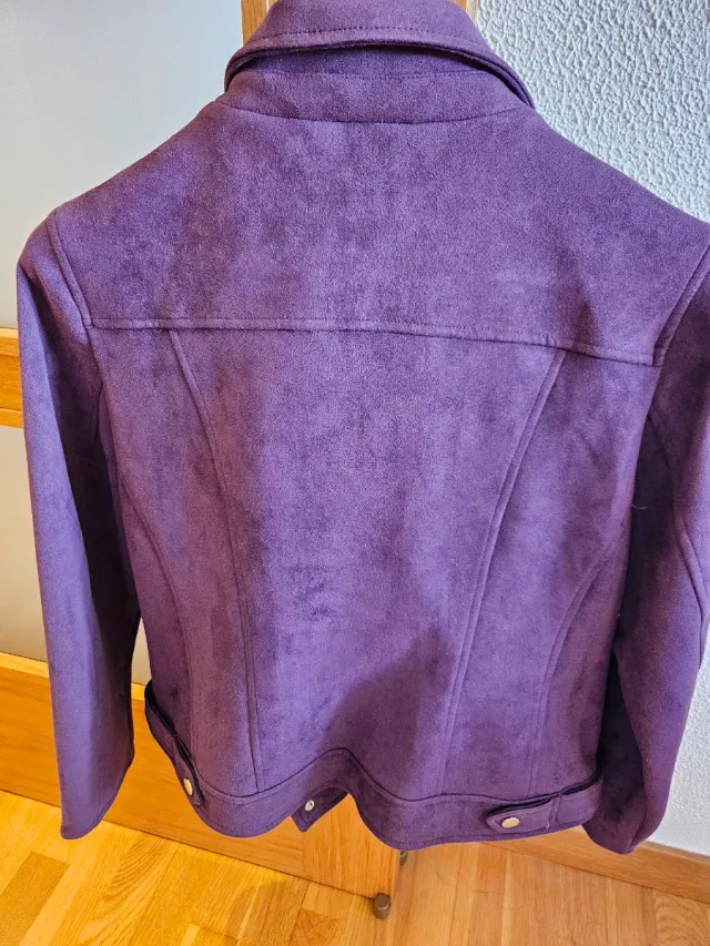 Chaqueta  Morada Talla XL.