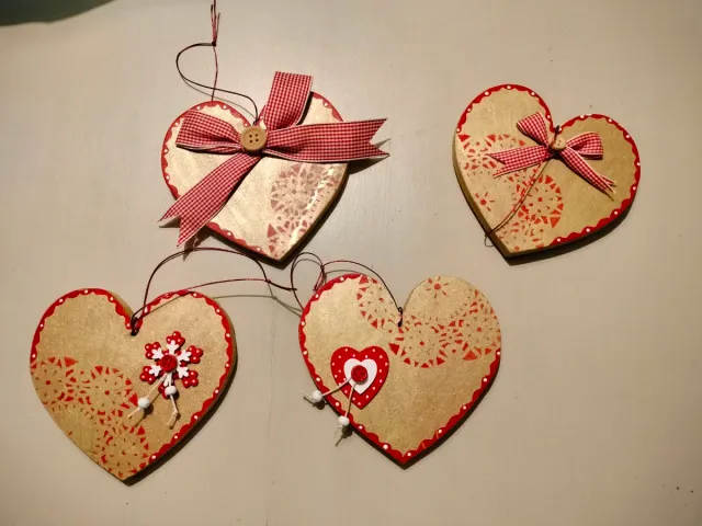 4 Corazones Decorativos Madera y tela