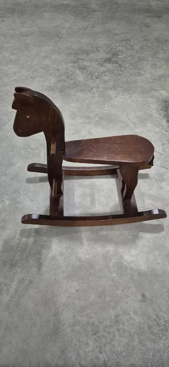 Caballo balancín de madera