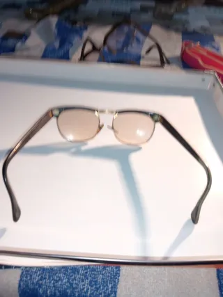 Gafas Vintage Negras y Doradas