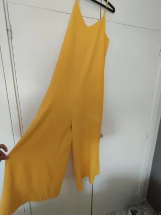 Mono de mujer amarillo verano