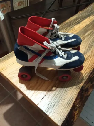 Patines Retro Rojos, Blancos y Azules
