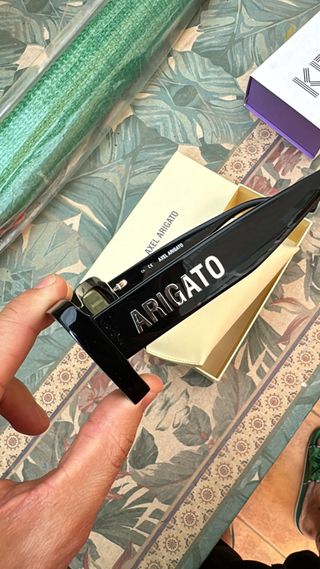 Gafas de sol Axel Arigato negras y amarillas