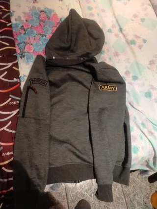 Sudadera gris con capucha desmontable Talla L