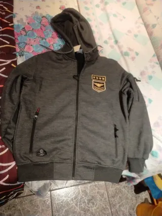 Sudadera gris con capucha desmontable Talla L