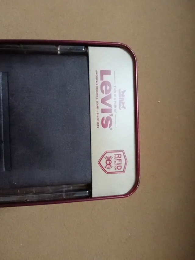 Cartera Levi's Roja