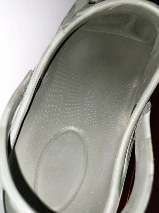 Zapatillas tipo Crocs camuflaje verde