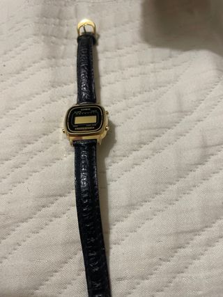 Reloj Casio Mujer Dorado y Negro