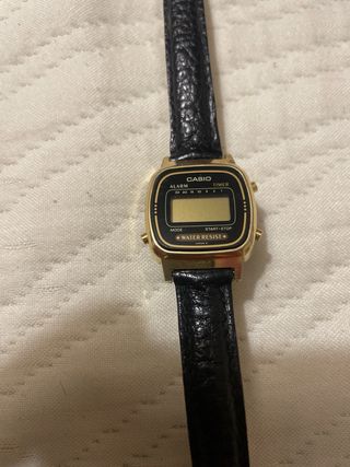 Reloj Casio Mujer Dorado y Negro