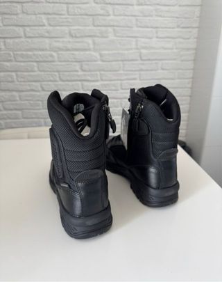- 39 Botas Magnum Strike Force Talla policía