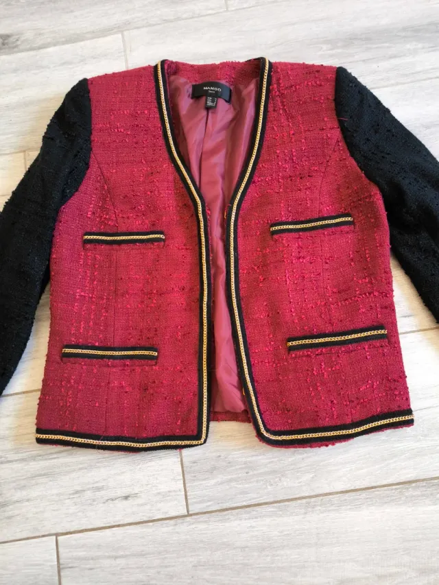 Chaqueta Tweed Roja y Negra con Cadena Dorada